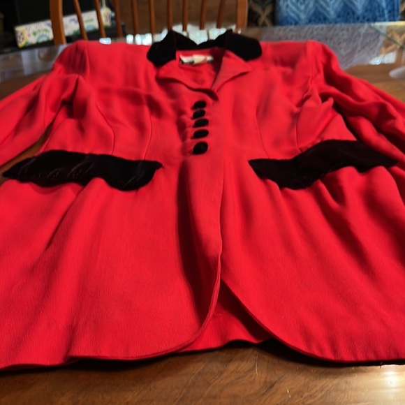 Vintage red with black velvet collar.  Sz 3/4 like a 2 - Picture 5 of 7
